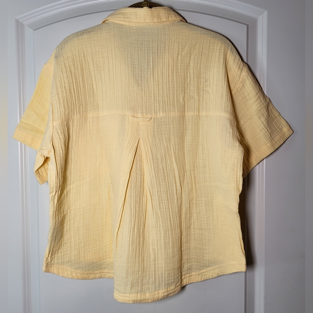 COLUMBIA Women's Holly Hideaway Breezy Short Sleeve Top - Size M - Yellow (NWT) - Picture 9 of 13